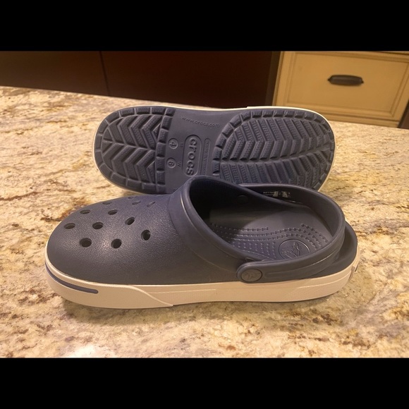 Crocsband shoes, size Men’s 4, Women’s 6. Navy with white soles. - Picture 3 of 5